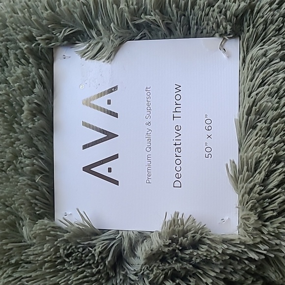 Decorative Throw - Picture 2 of 5